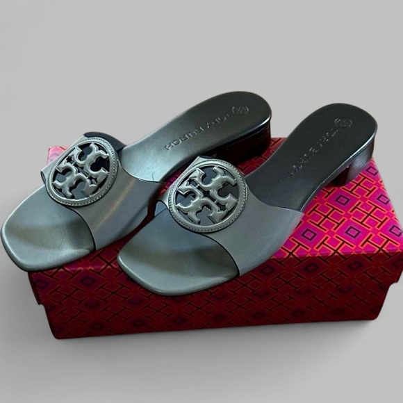 Tory Burch-Bombe Miller leather sandal 7.5-brand new-light blue/navy-Retail $300 - Picture 12 of 15